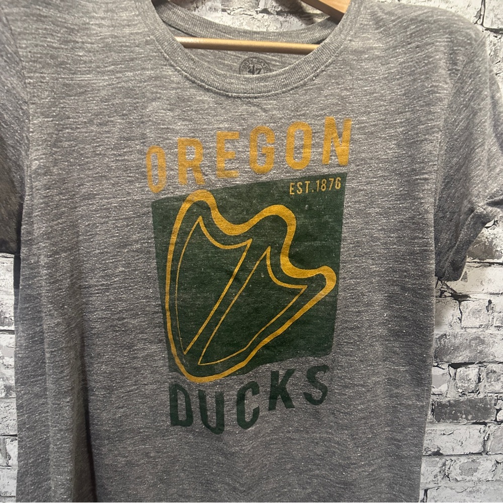 EUC 47 Brand Oregon Ducks Gray and Gold T-Shirt Size L - Picture 3 of 11